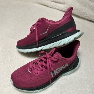 Hoka purple and gray women’s tennis shoes